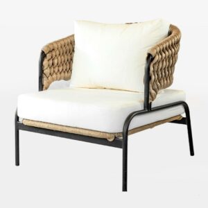 Poltrona Urka elaborada com tricô náutico e estrutura de alumínio.